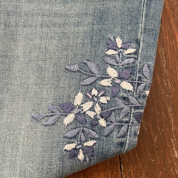 Talbots Flawless Floral Embroidery Girlfriend Jeans - Picture 2 of 8